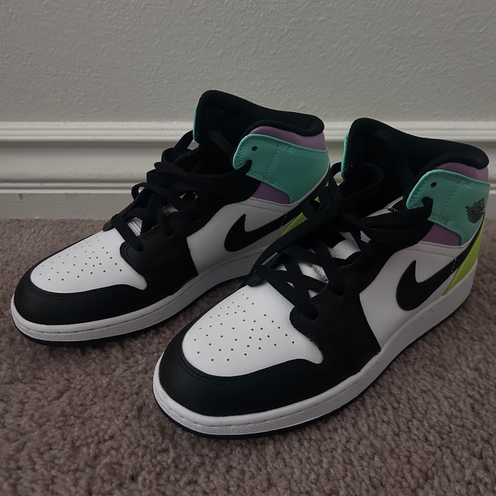 Pastel Black Toe Jordan 1 Size 7Y
